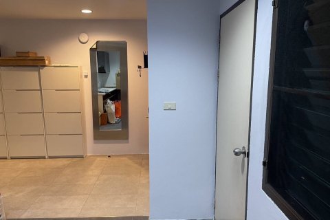 Studio in the Condo in Watthana, Bangkok, Thailand  № 159442 - Foto 5