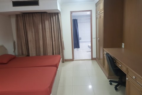 Eigentumswohnung in Watthana, Bangkok, Thailand, 4 Schlafzimmer № 200596 - Foto 2