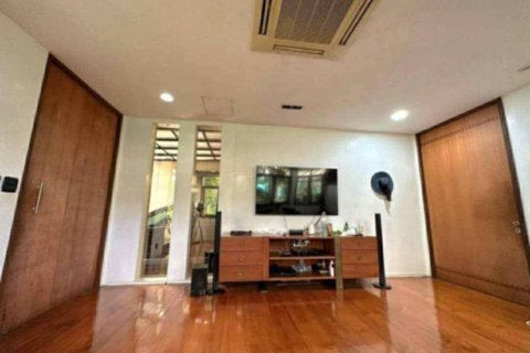 Casa de 4 dormitorios en Khlong Toei, Bangkok, Tailandia № 152383 - foto 4
