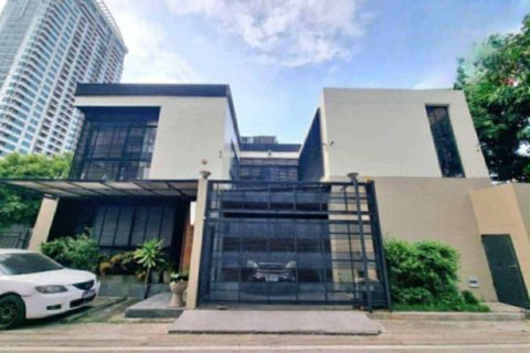 Casa de 4 dormitorios en Khlong Toei, Bangkok, Tailandia № 152383