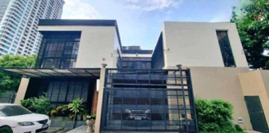 Casa de 4 dormitorios en Khlong Toei, Bangkok, Tailandia № 152383