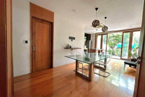 Casa de 4 dormitorios en Khlong Toei, Bangkok, Tailandia № 152383 - foto 3