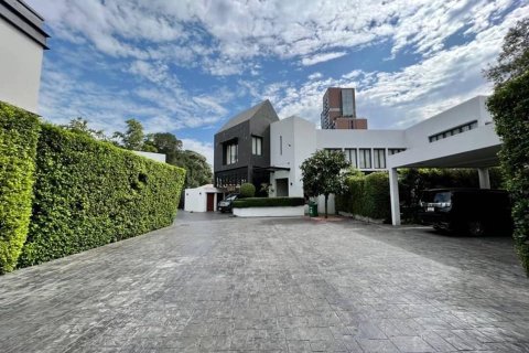 Casa de 4 dormitorios en Bangkok, Tailandia № 157548