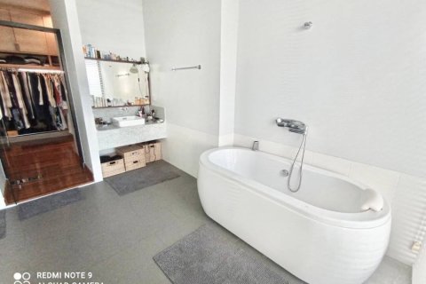 Casa de 4 dormitorios en Bangkok, Tailandia № 157548 - foto 3