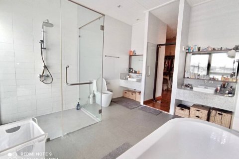 Casa de 4 dormitorios en Bangkok, Tailandia № 157548 - foto 4