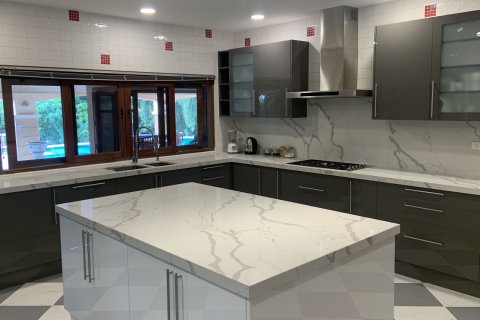 Chalet de 6 dormitorios en Phuket, Tailandia № 163276 - foto 11