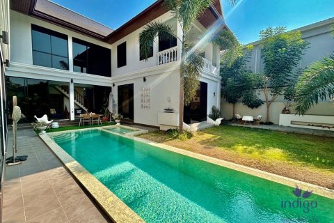 Chalet de 5 dormitorios en Chiang Mai, Tailandia № 162609 - foto 2