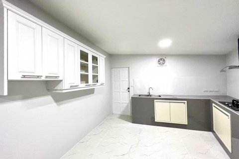Casa de 3 dormitorios en Pattaya, Tailandia № 46489 - foto 13
