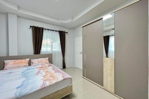 Casa de 3 dormitorios en Pattaya, Tailandia № 46489 - foto 16