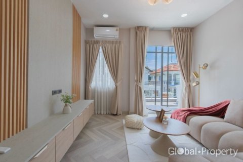 Casa de 4 dormitorios en Pattaya, Tailandia № 233567 - foto 18