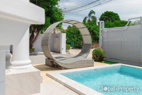 Casa de 4 dormitorios en Pattaya, Tailandia № 233567 - foto 8