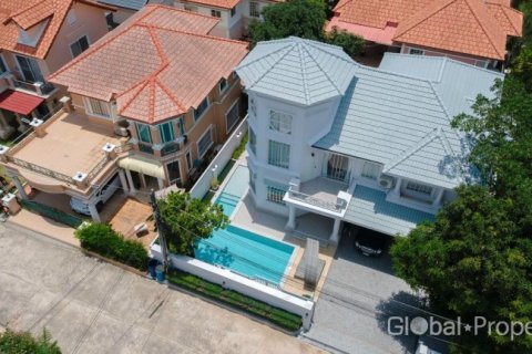 Casa de 4 dormitorios en Pattaya, Tailandia № 233567 - foto 5