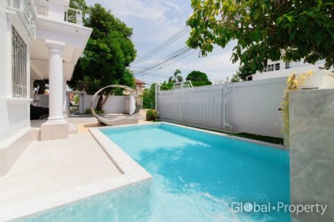 Casa de 4 dormitorios en Pattaya, Tailandia № 233567 - foto 6