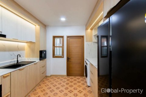 Casa de 4 dormitorios en Pattaya, Tailandia № 233567 - foto 16
