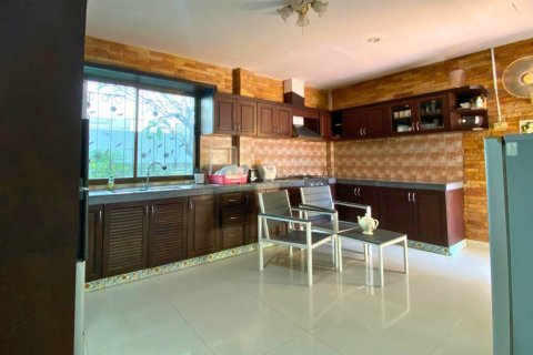 Casa de 4 dormitorios en Pattaya, Tailandia № 152610 - foto 6