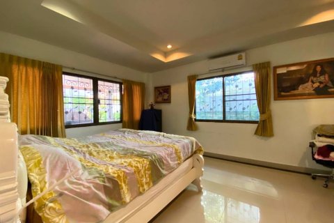 Casa de 4 dormitorios en Pattaya, Tailandia № 152610 - foto 9
