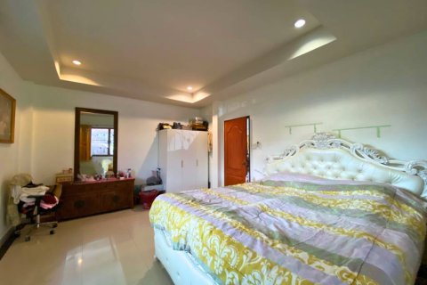 Casa de 4 dormitorios en Pattaya, Tailandia № 152610 - foto 10