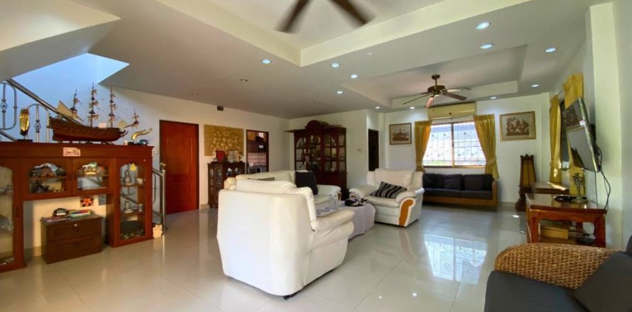 Casa de 4 dormitorios en Pattaya, Tailandia № 152610