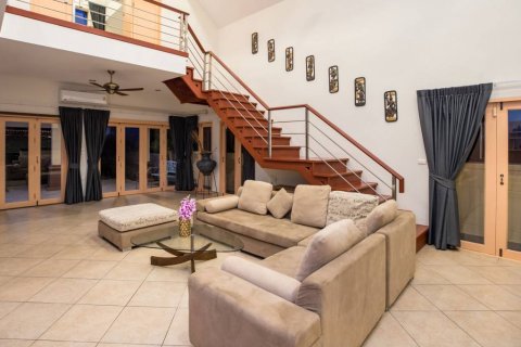 Chalet de 5 dormitorios en Phuket, Tailandia № 118436 - foto 10