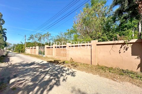 Terreno 800 m2 en Pattaya, Tailandia № 197806 - foto 6