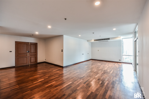 Condo in Bangkok, Thailand, 3 bedrooms  № 188180