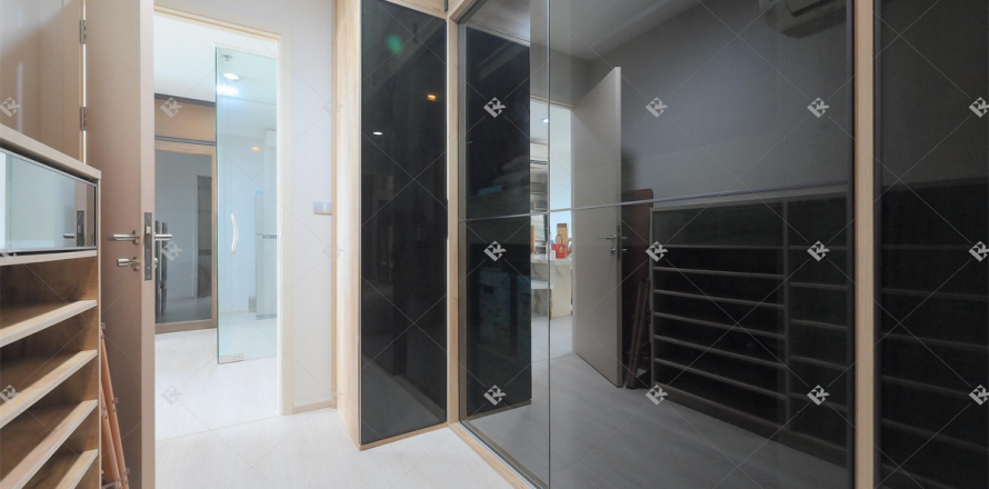 Condo in Bangkok, Thailand, 2 bedrooms  № 186659
