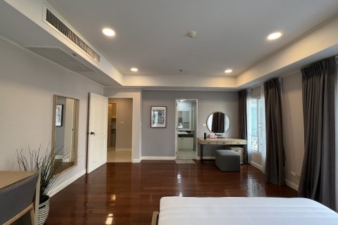 Condominio de 2 dormitorios en Watthana, Bangkok, Tailandia № 200875 - foto 2