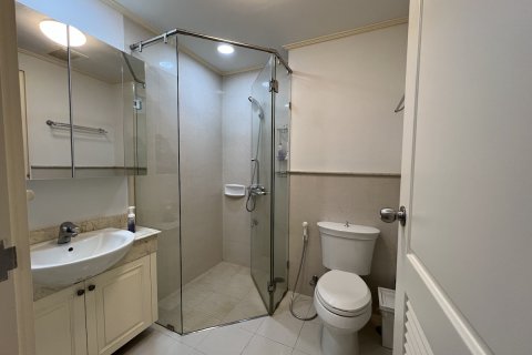 Condominio de 2 dormitorios en Watthana, Bangkok, Tailandia № 200875 - foto 3