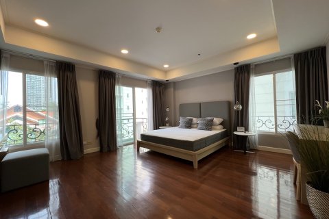 Condominio de 2 dormitorios en Watthana, Bangkok, Tailandia № 200875 - foto 12