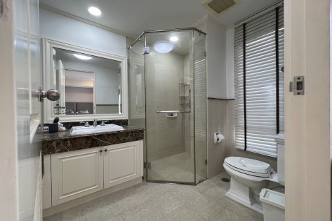 Condominio de 2 dormitorios en Watthana, Bangkok, Tailandia № 200875 - foto 9