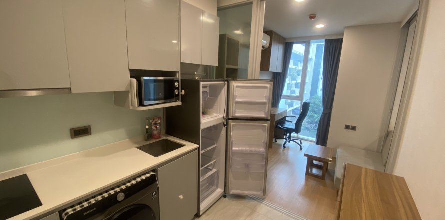 Studio in the Condo in Watthana, Bangkok, Thailand  № 151783