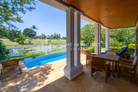 Casa de 4 dormitorios en Phuket, Tailandia № 209582