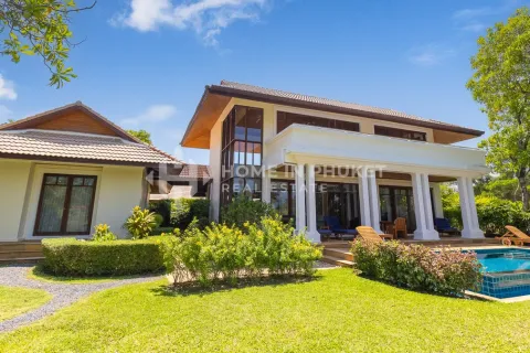 Casa de 4 dormitorios en Phuket, Tailandia № 209582 - foto 3