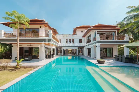 Casa de 6 dormitorios en Phuket, Tailandia № 209588