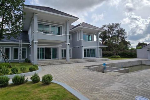 Villa in Pattaya, Thailand 6 bedrooms № 161100