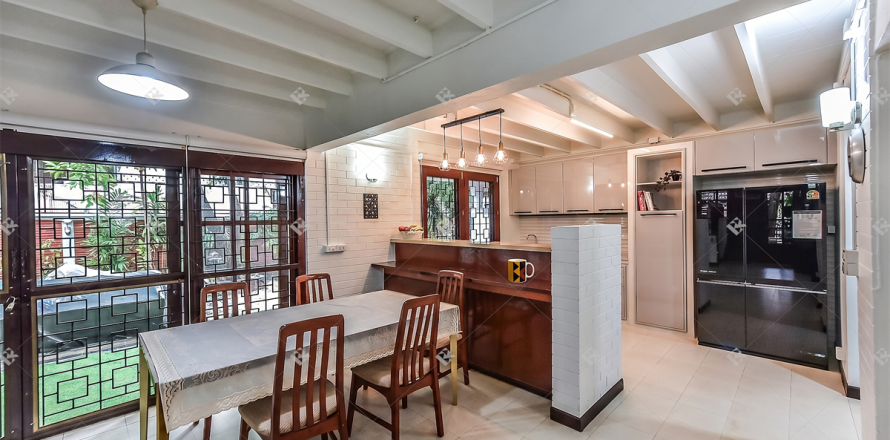 Maison à Bangkok, Thaïlande 4 chambres № 189476