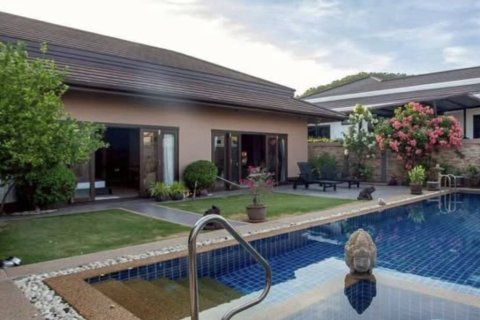 Chalet de 3 dormitorios en Hua Hin, Tailandia № 146933 - foto 2