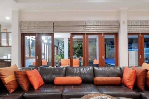 Chalet de 3 dormitorios en Hua Hin, Tailandia № 146933 - foto 5