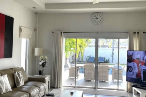 Chalet de 4 dormitorios en Hua Hin, Tailandia № 156280 - foto 3