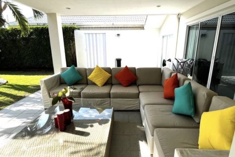 Chalet de 4 dormitorios en Hua Hin, Tailandia № 156280 - foto 10