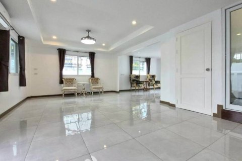Casa de 3 dormitorios en Pattaya, Tailandia № 146890 - foto 6