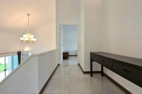 Casa de 3 dormitorios en Pattaya, Tailandia № 146890 - foto 10