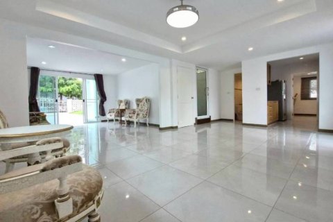 Casa de 3 dormitorios en Pattaya, Tailandia № 146890 - foto 5