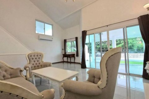 Casa de 3 dormitorios en Pattaya, Tailandia № 146890 - foto 4