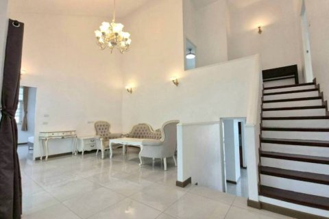Casa de 3 dormitorios en Pattaya, Tailandia № 146890 - foto 2