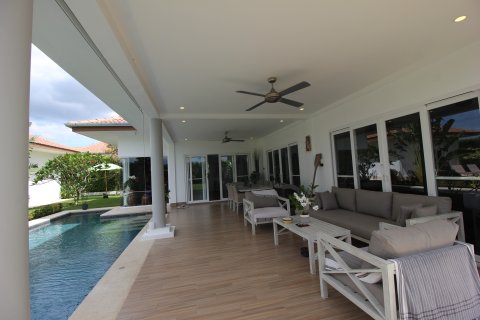 Villa in Hua Hin, Thailand 4 Schlafzimmer № 168551 - Foto 7