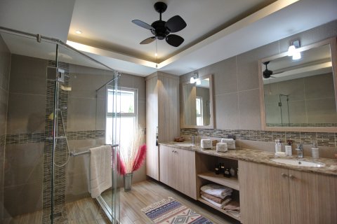 Villa in Hua Hin, Thailand 4 Schlafzimmer № 168551 - Foto 29