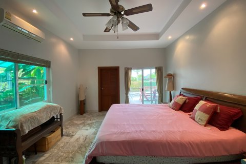 Chalet de 3 dormitorios en Hua Hin, Tailandia № 168549 - foto 23