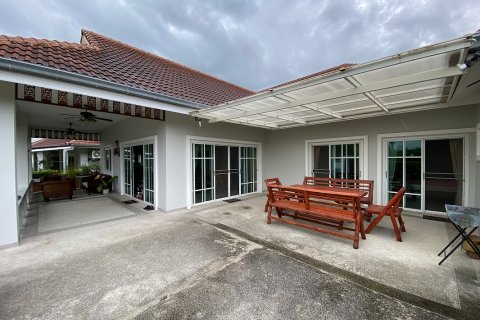 Chalet de 3 dormitorios en Hua Hin, Tailandia № 168549 - foto 30