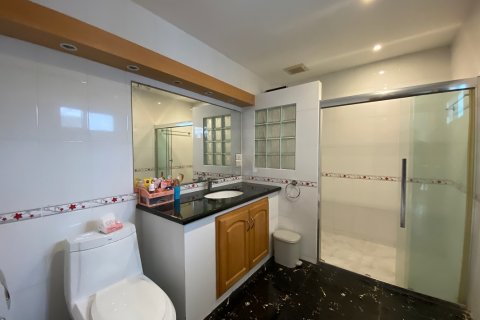 Chalet de 3 dormitorios en Hua Hin, Tailandia № 168549 - foto 25